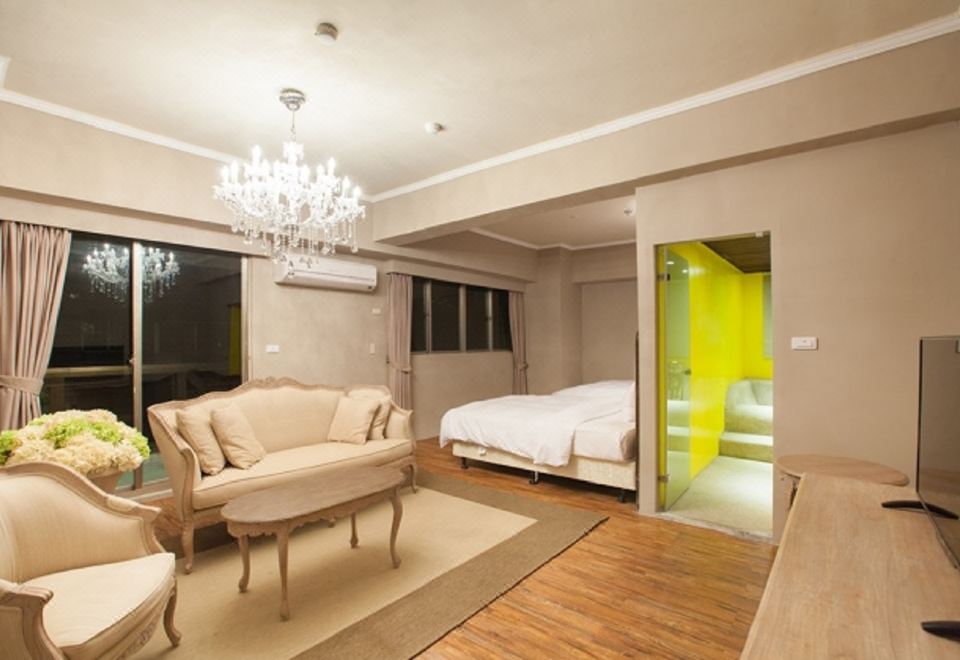 2. 호텔 로열 킹덤..