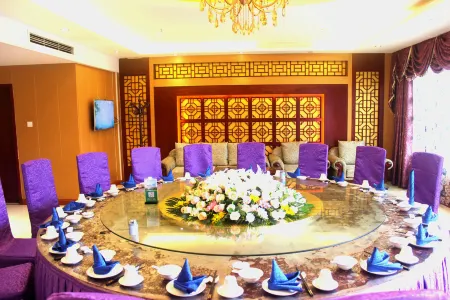 Wulingcheng Hotel Отели в г. Цзинчжоу-Мяо-Дунский автономный уезд