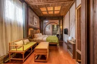 Floral Lux Hotel · Yishu Yijia Cultural Station Hotel