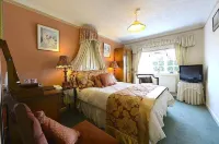 Meryan House Hotel