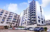 RENHEYEBO HOTEL Hotels near Longmen Trail