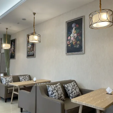 Vienna 3 Best Hotel (Ziyang High-Speed North Station Baotai Subway Station)