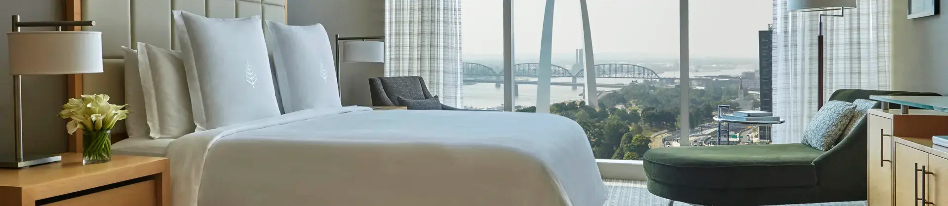 Khách sạn cao cấp
