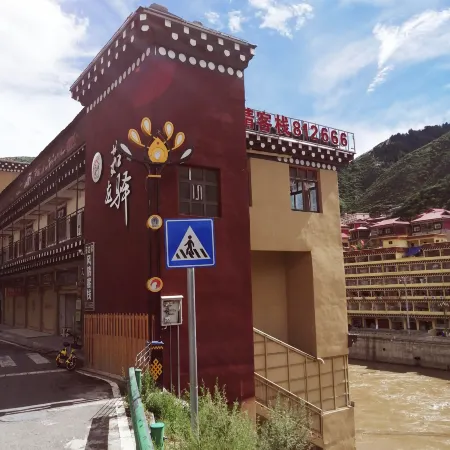 Xinlong Longlong Fengqing Inn