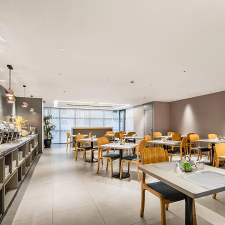 Homeinn Hotel (Fushun Wanghua Leifeng Memorial Hall) Отели в г. Фушунь