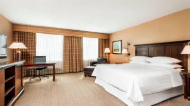Sheraton Gateway Hotel in Toronto International Airport