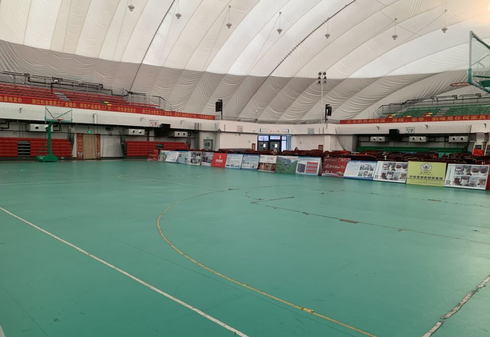 2. 덩펑 홀리데이 ..