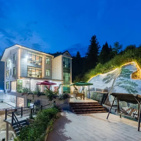 Floral Hotel· Yongding Tulou Busheshan Yin Hotel