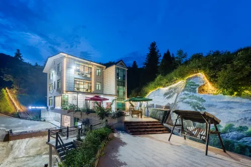 Floral Hotel· Yongding Tulou Busheshan Yin Hotel