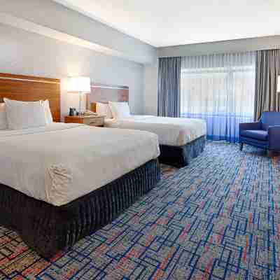 Embassy Suites by Hilton Chicago O'Hare Rosemont Rooms