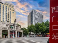 Zhuhai Special Zone Hotel (Guangzhou Beijing Road Pedestrian Street West gate Subway station store) Hotels near Liurong Temple