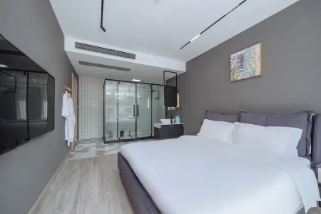 Floral Hotel · Liyang Qishan Hotel (Nanshan Bamboo Sea Store) Отели рядом с достопримечательностью «Pingqiao Stone Dam»