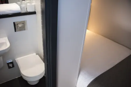 Point A Hotel London Westminster Отели рядом с достопримечательностью «London Sewing Machine Museum»