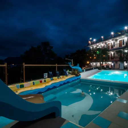 Skylodge Resort