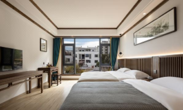 Floral Hotel· Wuyuan Huiyuge Hotel (Wuyuan High-speed Railway Station Shop)