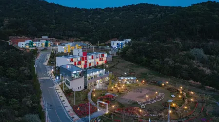 Wando Lumia Hotel & Resort Отели рядом с достопримечательностью «Чхонсандо»