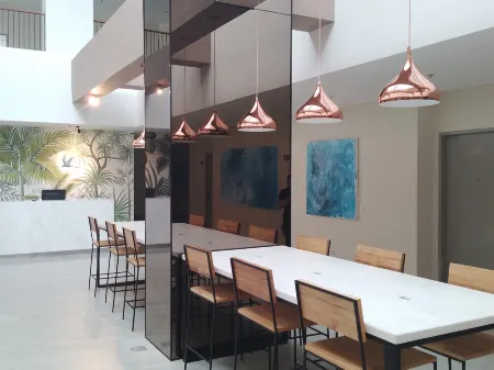 Primeway Suites Cebu Отели рядом с достопримечательностью «Amalfi at City di Mare by Filinvest»