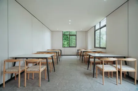 Sapporo Hotel (Jianyang Tianfu Airport Branch) Отели рядом с достопримечательностью «Sancha Lake Scenic Area»