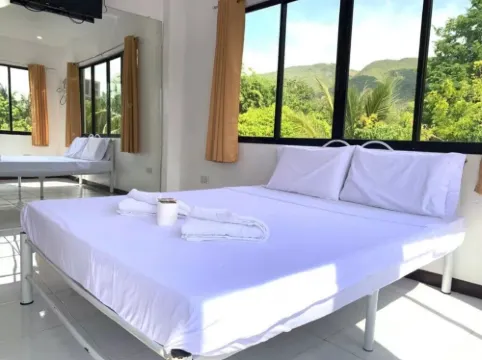 Luna Oslob Travellers Inn