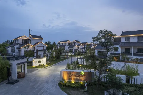 Wonderland Resort