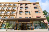 Guanyunxuan Hotel (Beijing West Railway Station Financial Street) Hotels near Marco Polo Bridge