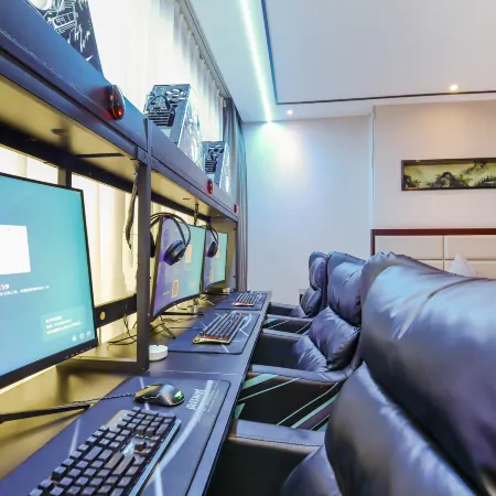 Aiwan E-sports Homestay (Wanzai Foreign Language School Bus Station)