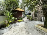 Floral Hotel·Dujiangyan Irrigation Project Puruna parent-child holiday home stay Hotels in Chengdu