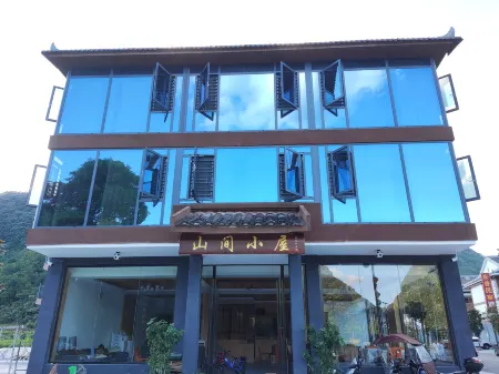 Libo Xiaoqikong Mountain Lodge Отели рядом с достопримечательностью «Wolong Pond»