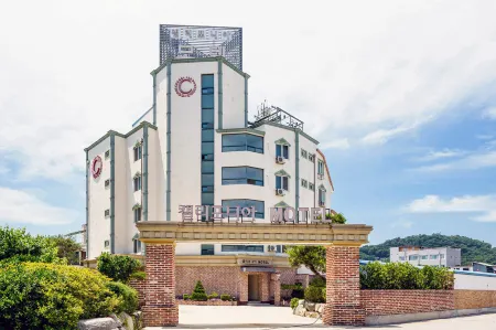 California Hotel Отели в г. Пуан