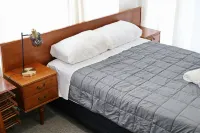 Big family house Easy to Airport Hotels in Drury