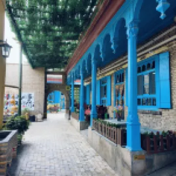 Rehestan Street, Wangfu, Kuche CityThere is a homestay in Menbazha Alley here