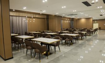 Yongning Xintiandi Holiday Hotel