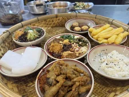 Dianchi Shanju (Kunming Xishan) Отели рядом с достопримечательностью «CPC Yunnan Provincial Committee Party School»