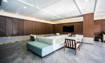 Starway Hotel (Qinhuangdao Railway Station Qinhuang East Avenue)
