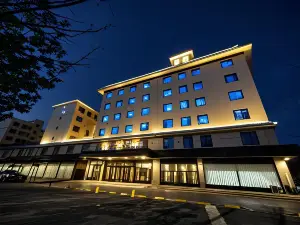 Hotel Friends Flying Sky Realm Social  Hotel