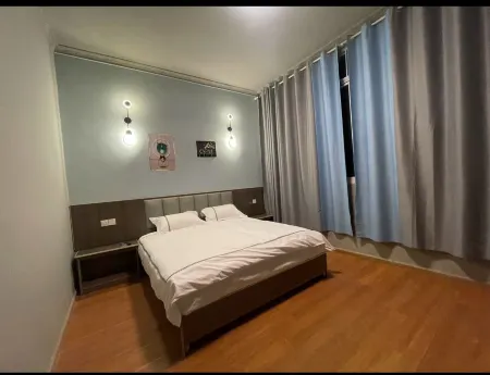 Zangjia Fengqingyuan Chinese Inn (Kangding Erdao Bridge Village)