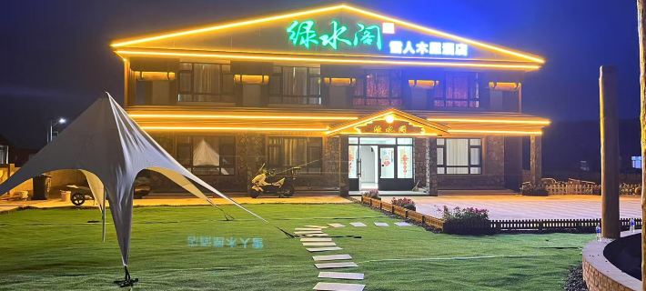Lvshuige Snowman Wooden House Hotel di Mohe