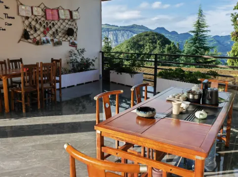 Bingjia Courtyard Homestay