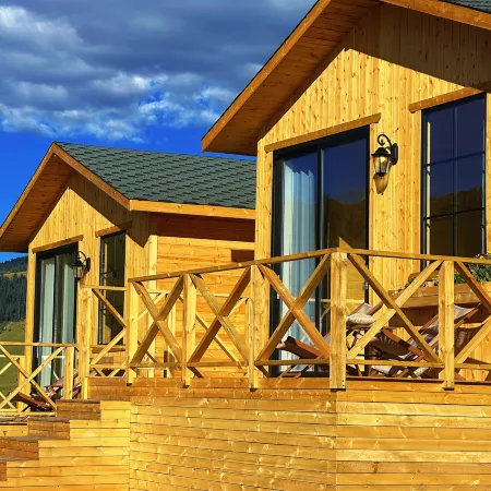 Litang Yunzaichu Cabin Homestay (Zeba Village)
