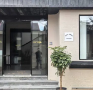 Shangri-La Half View Vacation Homestay (Near the Giant Prayer Wheel, Dukezong Ancient City)