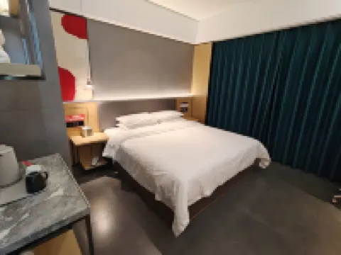 喆·啡酒店（西雙版納景洪潑水廣場江邊夜市店） 鄰近江邊夜市的酒店