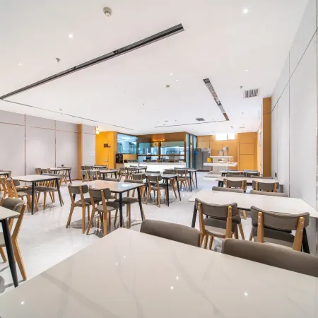 Binjiang Peninsula Hotel (Yili Yining International Airport)