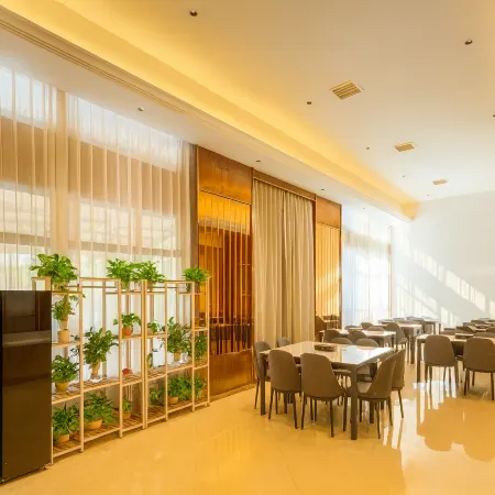 Huashu Yi Hotel (Haiyan Wuyue Plaza)