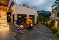 Half-Mu Tea Garden Secret Mountain Top Resort Villa Boutique Stay (Shitai Guniujiang Scenic Area) - parking