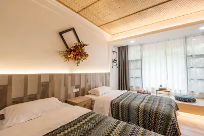 Shanshe · Shennongjia B&B (Muyu Town Store) Hotels near International Friendship Garden