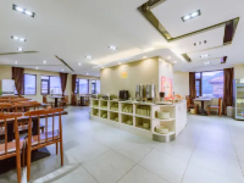 SUPER 8 HOTEL PREMIER Hoteles en Huize