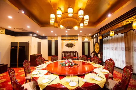 Mingzhu Hotel Отели рядом с достопримечательностью «Huanghe S & T College School of Information Engineering»