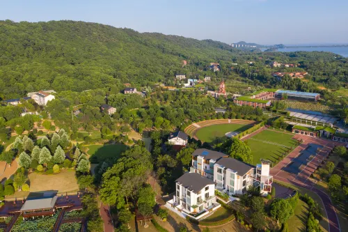 Yueyang Huajian Fengqi Homestay (Dongting Lake Chinese Giant Panda Garden) - Mountain view