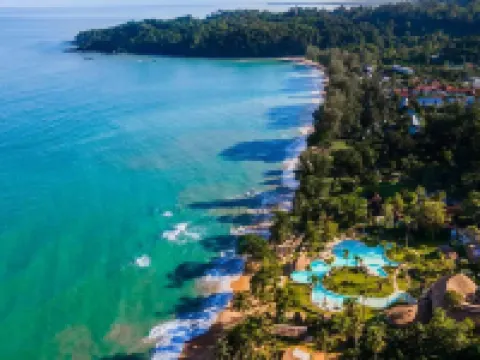 อีเดน บีช เขาหลัก รีสอร์ท แอนด์ สปา โรงแรมใกล้Culture Center of Thai Mueang District