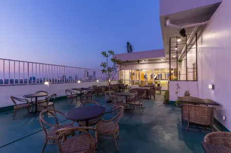 Great Diponegoro Hotel Surabaya Отели рядом с достопримечательностью «Зоопарк Сурабая»